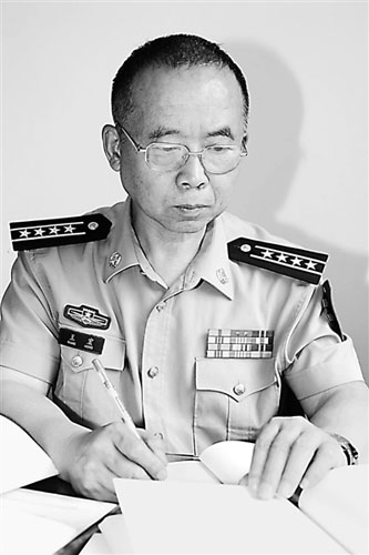 张应翔摄人物小传:王宏,新疆军区司令部信息化处高级工程师,6项成果