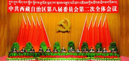 6月26日,中共西藏自治区第八届委员会第二次全体会议在拉萨召开。这是大会主席台。 本报记者 旦增 洛桑 摄 6月26日,中共西藏自治区第八届委员会第二次全体会议在拉萨召开。这是大会主席台。 本报记者 旦增 洛桑 摄