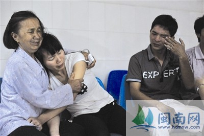 母亲牛女士哭得很伤心 母亲牛女士哭得很伤心