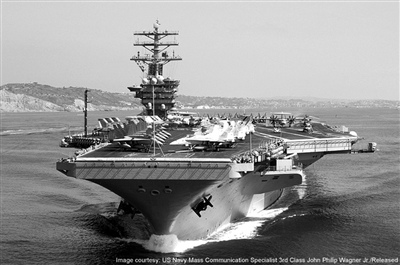 美军“尼米兹”号航空母舰 舰长:332.8米,飞行甲板宽:76.8米,航速:31.5节,满载排水量:91400吨,编制:舰员3200人,航空联队2480人 美军“尼米兹”号航空母舰 舰长:332.8米,飞行甲板宽:76.8米,航速:31.5节,满载排水量:91400吨,编制:舰员3200人,航空联队2480人
