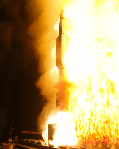 资料图:美国海军宙斯盾舰发射标准-3反导拦截导弹 资料图:美国海军宙斯盾舰发射标准-3反导拦截导弹