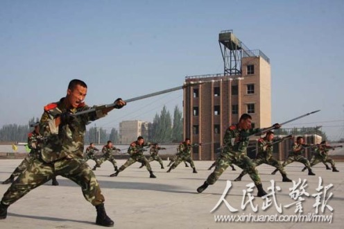 刺杀操训练。图片来源:人民武警报 刺杀操训练。图片来源:人民武警报