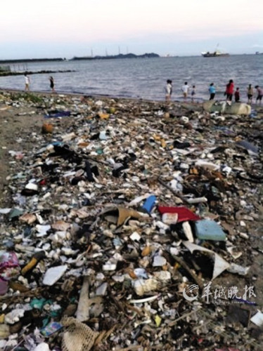 网友拍到沙滩垃圾成堆 网友拍到沙滩垃圾成堆