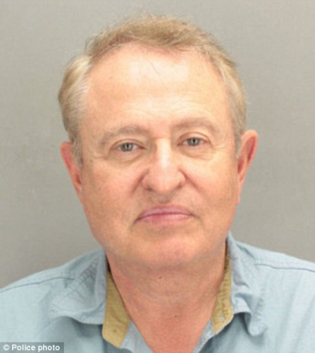 65岁的罗达是内华达州的一名百万富翁,已与妻子离婚多年。 65岁的罗达是内华达州的一名百万富翁,已与妻子离婚多年。