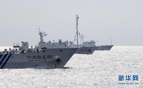 7月2日,正在南海我国管辖海域执行定期维权巡航任务的中国海监编队进行海上编队演练。新华社记者余晓洁摄 7月2日,正在南海我国管辖海域执行定期维权巡航任务的中国海监编队进行海上编队演练。新华社记者余晓洁摄