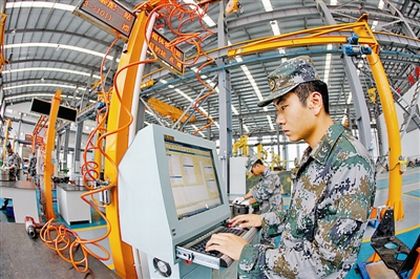 维修车间里,信息化设备大大提高维修保障效能。 维修车间里,信息化设备大大提高维修保障效能。