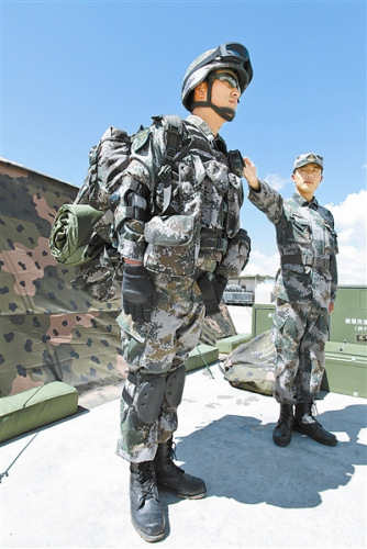 解放军新型单兵保障系统亮相设计合理功能齐全
