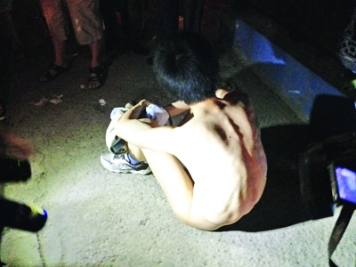 城墙下的裸奔小伙 城墙下的裸奔小伙