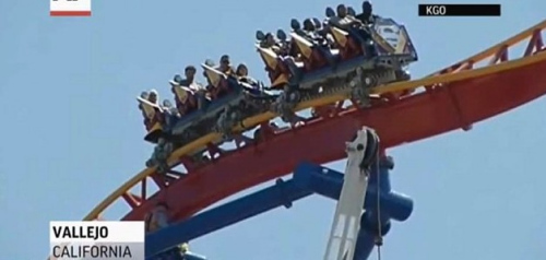 һ������12���ο͵Ĺ�ɽ����ͣ�ڸ߿ս���Сʱ