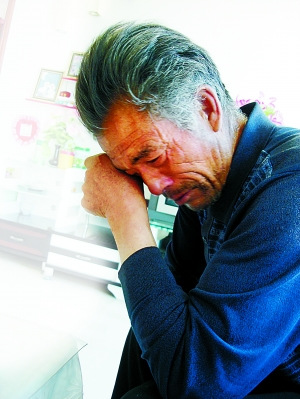 提起孙女溺水身亡,杨发琪老人悲痛不已。 提起孙女溺水身亡,杨发琪老人悲痛不已。