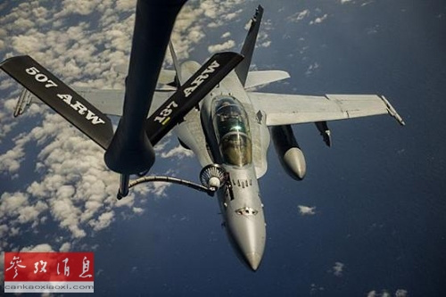 KC-135加油机在环太军演中为F-18“大黄蜂”战斗机加油(美国空军网站) KC-135加油机在环太军演中为F-18“大黄蜂”战斗机加油(美国空军网站)