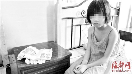 一本暑假作业,一张100元人民币,小君身上仅有这两样东西 一本暑假作业,一张100元人民币,小君身上仅有这两样东西