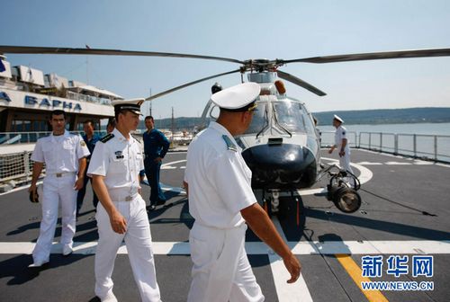 保加利亚海军军官参观中国海军护航编队“烟台”号护卫舰 保加利亚海军军官参观中国海军护航编队“烟台”号护卫舰