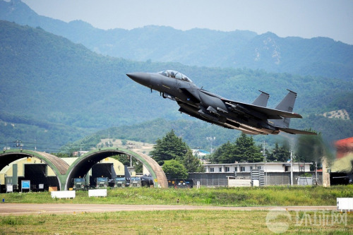 �����վ���F-15Kս��