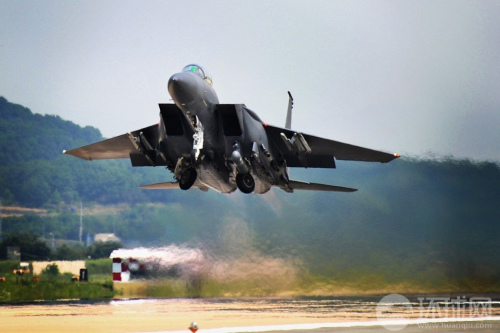 �����վ���F-15Kս��