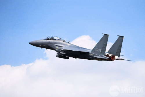 �����վ���F-15Kս��