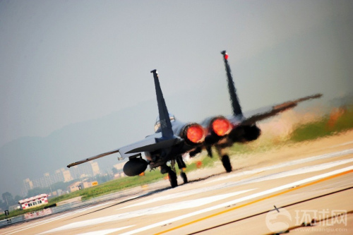 �����վ���F-15Kս��