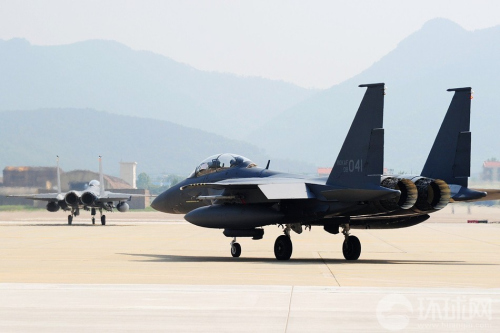 �����վ���F-15Kս��