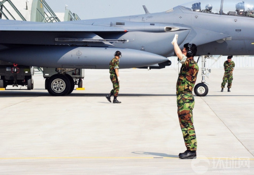 �����վ���F-15Kս��
