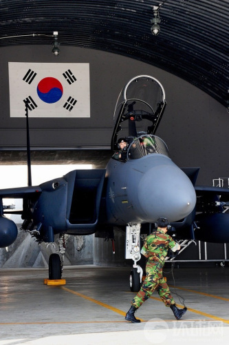 �����վ���F-15Kս��