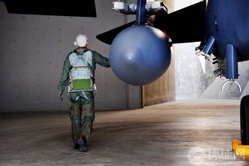 �����վ���F-15Kս��