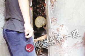 周克华的母亲在家休息 周克华的母亲在家休息