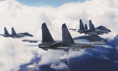 ■空军歼-11战机编队准时飞临靶场上空,迅速展开连续突击队形,准备与随后到达的歼-10战机组成攻击编队 ■空军歼-11战机编队准时飞临靶场上空,迅速展开连续突击队形,准备与随后到达的歼-10战机组成攻击编队