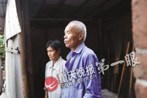 年迈的父母悲痛万分 年迈的父母悲痛万分