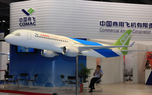 资料图:在航展上亮相的C-919大飞机模型。 资料图:在航展上亮相的C-919大飞机模型。