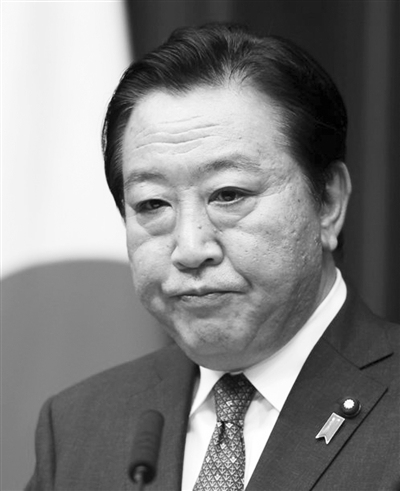 竹岛是日本固有领土,韩国总统李明博及其内阁成员登上竹岛的行为不符合我方政策,让人极度遗憾,我们必须采取坚定立场。我们希望韩国能堂堂正正地响应日方提议。 ——日本首相野田佳彦 竹岛是日本固有领土,韩国总统李明博及其内阁成员登上竹岛的行为不符合我方政策,让人极度遗憾,我们必须采取坚定立场。我们希望韩国能堂堂正正地响应日方提议。 ——日本首相野田佳彦