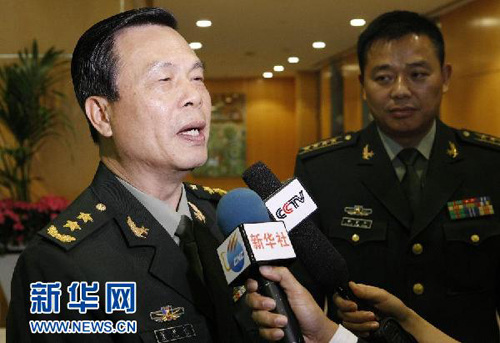 8月24日,在美国首都华盛顿,前来访问的中国人民解放军副总参谋长蔡英挺(左)接受采访。新华社记者 方喆 摄 8月24日,在美国首都华盛顿,前来访问的中国人民解放军副总参谋长蔡英挺(左)接受采访。新华社记者 方喆 摄
