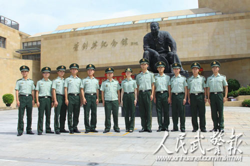 参观叶剑英纪念馆。图片来源:人民武警报 参观叶剑英纪念馆。图片来源:人民武警报