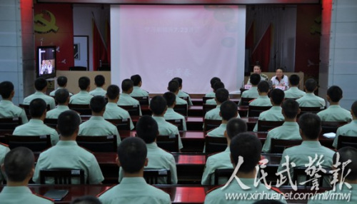 宣讲辅导。 图片来源:人民武警报 宣讲辅导。 图片来源:人民武警报