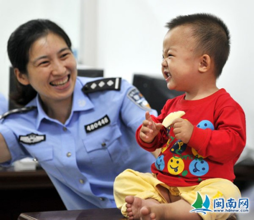 双胞胎弟弟爱笑好动 双胞胎弟弟爱笑好动