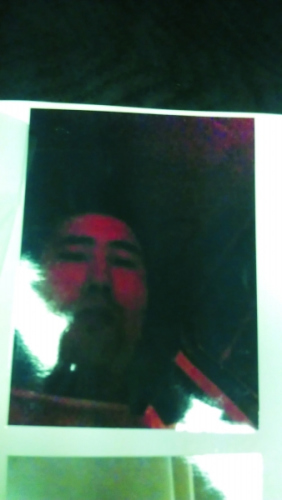 手机自动拍摄的三名被告人头像。 手机自动拍摄的三名被告人头像。