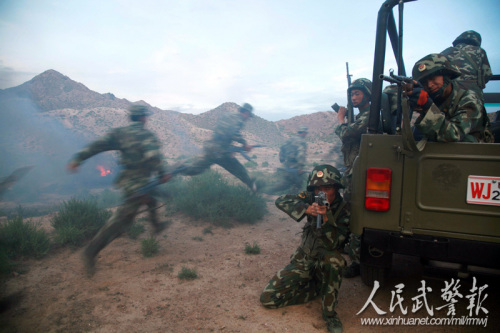 捕歼演练。 图片来源:人民武警报 捕歼演练。 图片来源:人民武警报