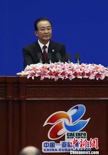 9月2日,中国国务院总理温家宝在新疆乌鲁木齐出席第二届中国——亚欧博览会并发表主旨演讲。<a target='_blank' href='http://www.chinanews.com/'>中新社</a>发 杜洋 摄 9月2日,中国国务院总理温家宝在新疆乌鲁木齐出席第二届中国——亚欧博览会并发表主旨演讲。<a target='_blank' href='http://www.chinanews.com/'>中新社</a>发 杜洋 摄