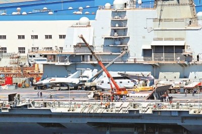 �й���ĸ���мװ���ͣ���ż�15��ֱ����ȫ�ߴ�ģ�ͣ�����ͼ��