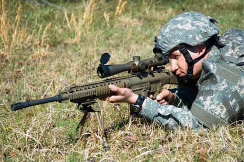 美国陆军推出紧凑型m110半自动狙击步枪图