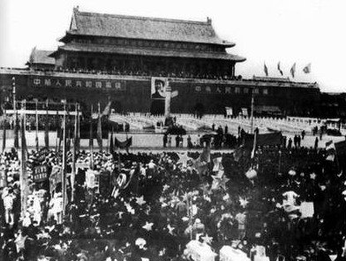 亲历者回忆开国大典坦克开过天安门出现意外