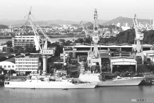  ����ͣ����056�ͣ��Ͻ�������054A�ͻ����������߶�λ��ͬ��������װ�����ơ�