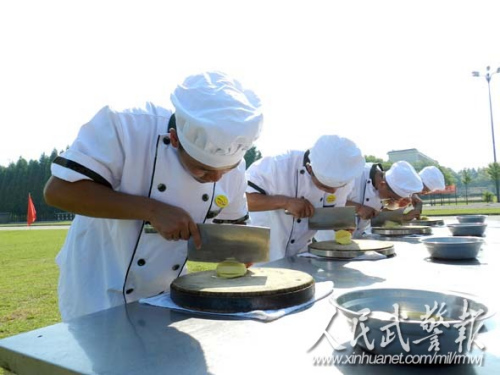 多种刀工功法展示。图片来源:人民武警报 多种刀工功法展示。图片来源:人民武警报