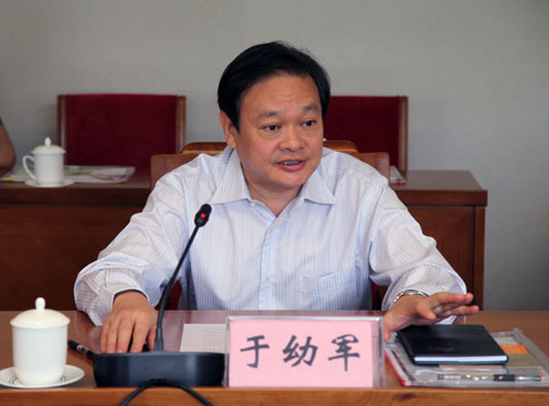 于幼军谈加强机关党建:克服"两张皮"现象(图)