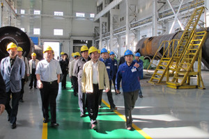 9月15日,黄毅率队在哈尔滨锅炉厂生产车间检查安全生产工作。 9月15日,黄毅率队在哈尔滨锅炉厂生产车间检查安全生产工作。