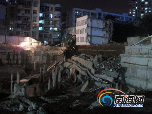 两处发生坍塌的地点(南海网记者高鹏摄) 两处发生坍塌的地点(南海网记者高鹏摄)