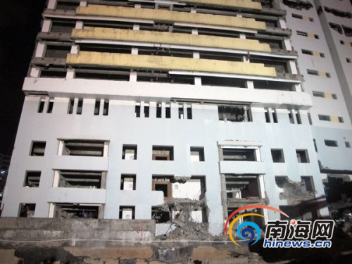 两处发生坍塌的地点(南海网记者高鹏摄) 两处发生坍塌的地点(南海网记者高鹏摄)