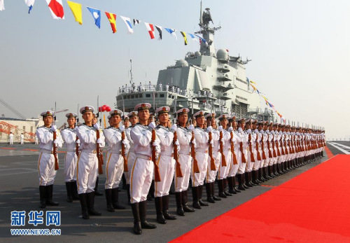 9月25日，中国航母“辽宁舰”正式交接入列服役