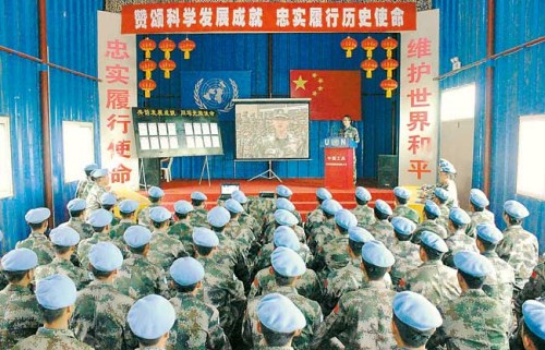 该团维和工兵分队组织官兵开展“跨洋互动”交流。 桂楷东摄 该团维和工兵分队组织官兵开展“跨洋互动”交流。 桂楷东摄