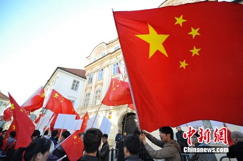 3�գ�100�����ڽݿ˾�ס����Ļ��Ȼ��˾ۼ��ڲ������ձ�פ�ݿ˴�ʹ����ǰ����ʾ���������ձ���ռ���㵺�Ƿ�ͼı��