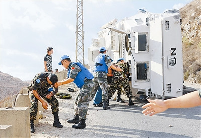 上图为营救现场。隋思甜摄 上图为营救现场。隋思甜摄